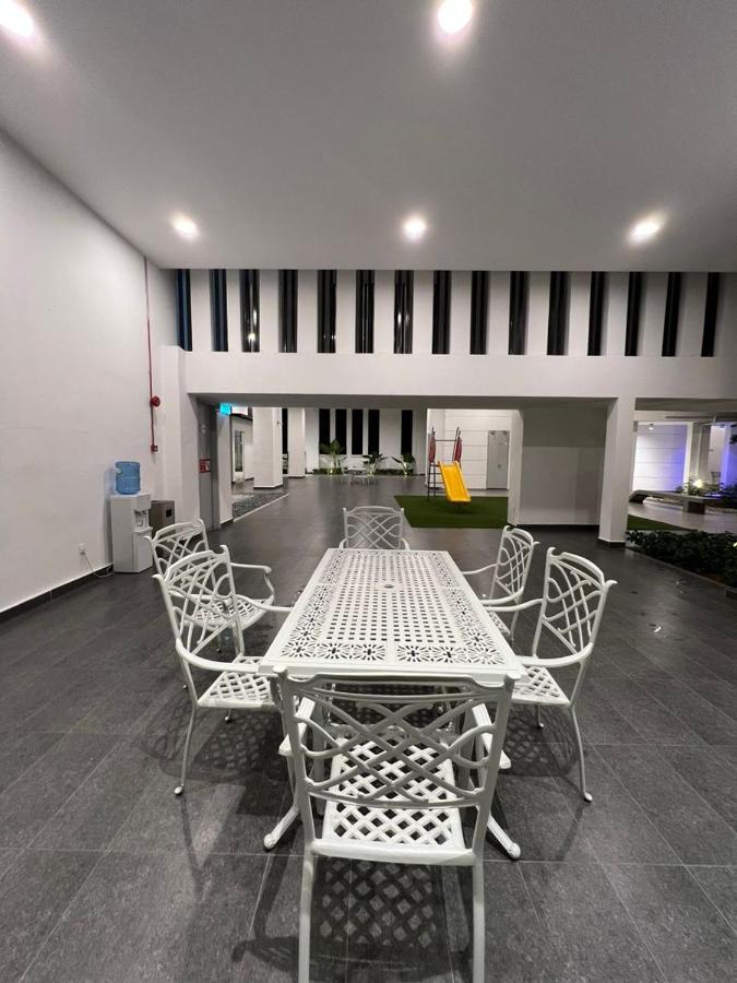 Comfy Wifi Place @manjalara 5min To Desa Park Apartment